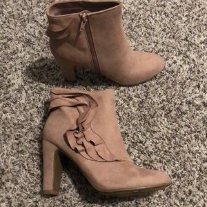 NWOB Fergalicious blush heels size 10